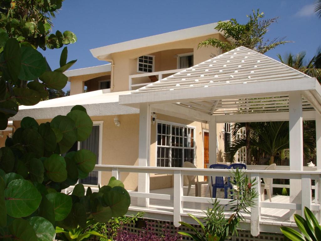 Paradise Beach Hotel & Resort — 1