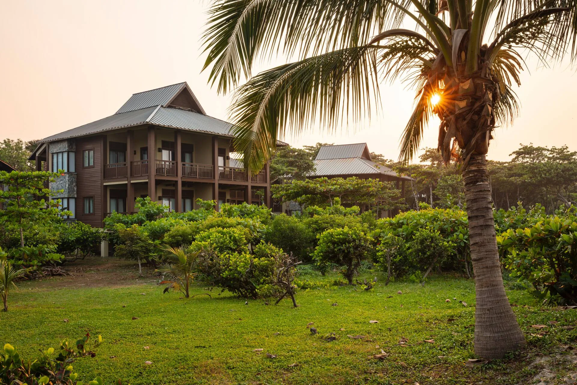 Indura Beach & Golf Resort Curio Collection By Hilton — 5
