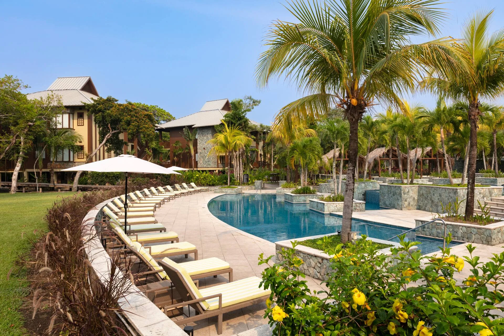 Indura Beach & Golf Resort Curio Collection By Hilton — 7
