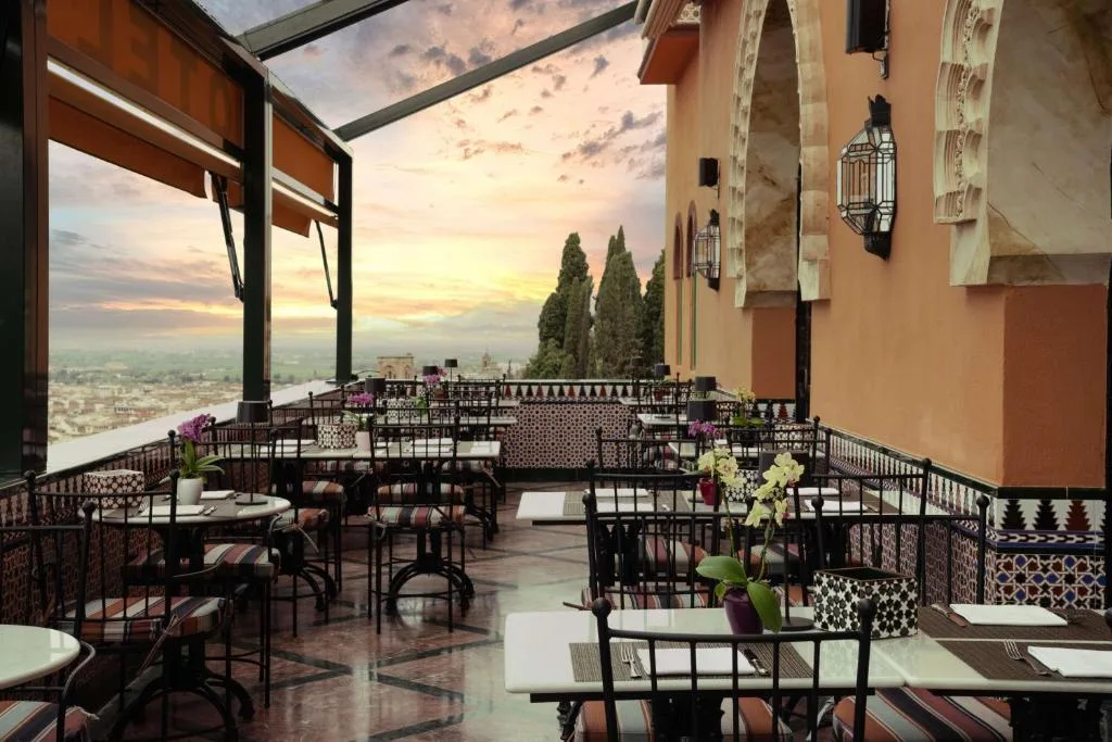 Alhambra Palace Hotel — 25