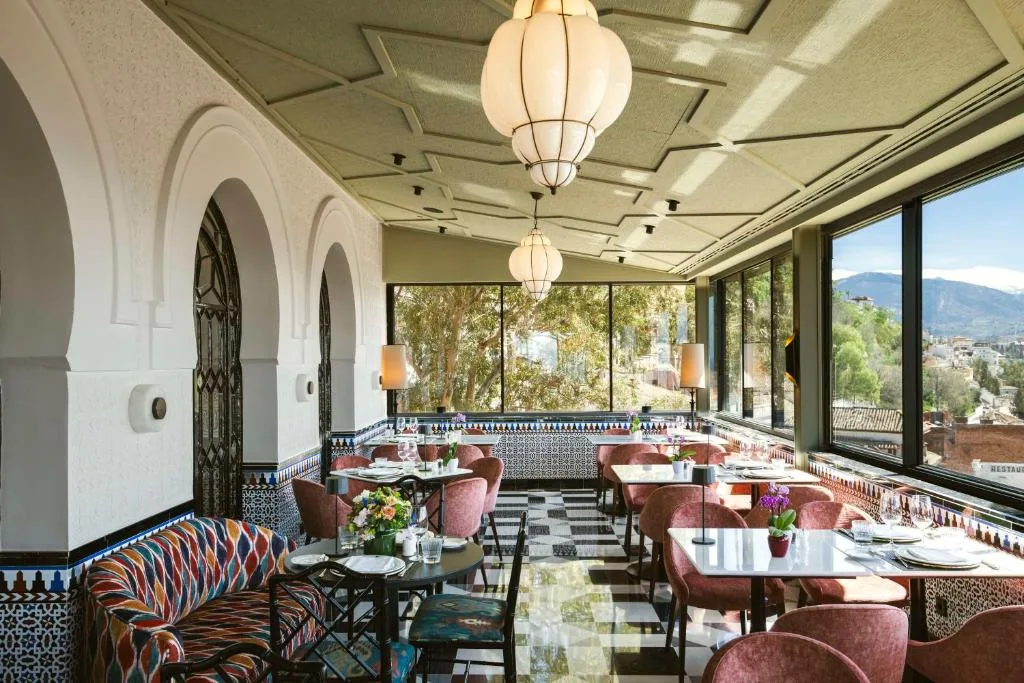 Alhambra Palace Hotel — 19