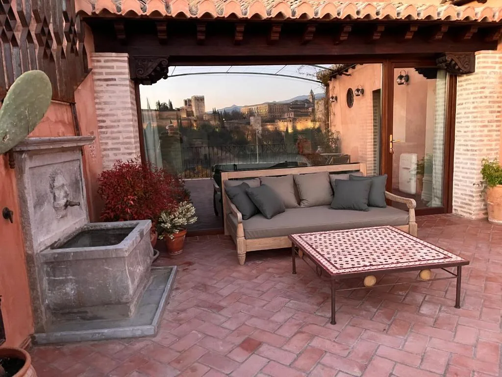 La Casa Juan Ranas — 1
